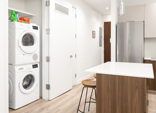 Building Photo - 46 Nassau St