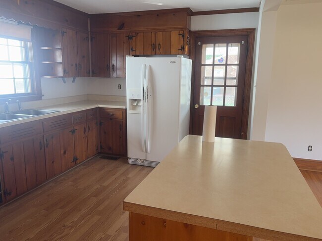 Cocina con isla - 2904 Norfolk St