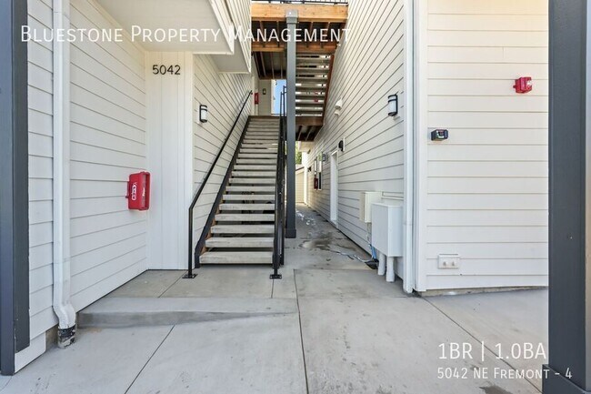 Foto del edificio - 5042 NE Fremont-4