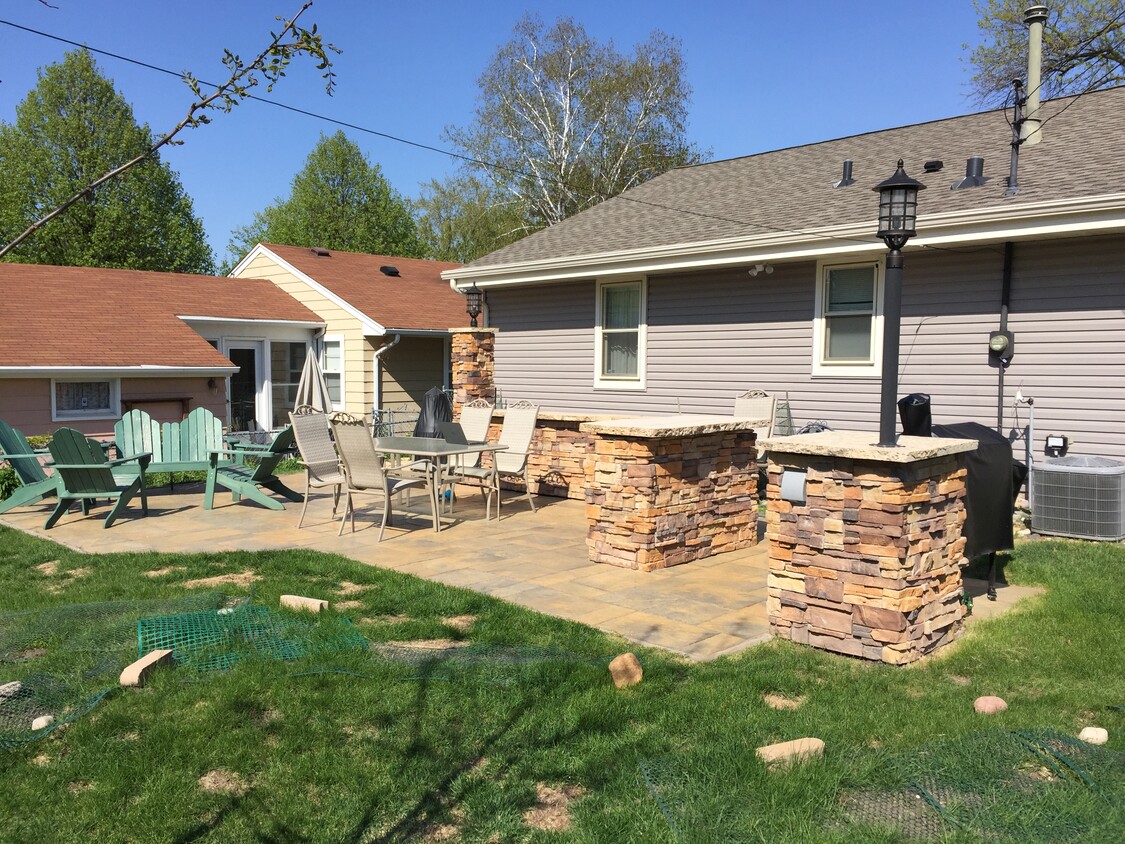 Patio - 6104 Elliot Ave
