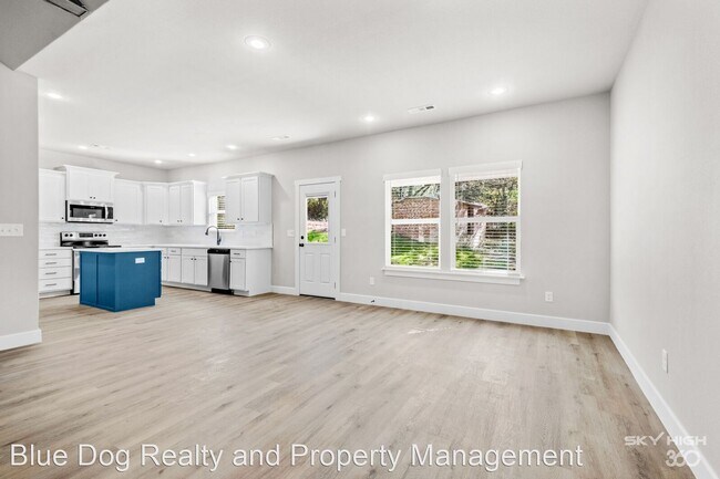 Building Photo - 3 br, 2 bath House - 298 N. Centennial Ave