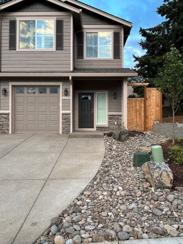 Foto principal - 6963-6963 Talloc Ave SE