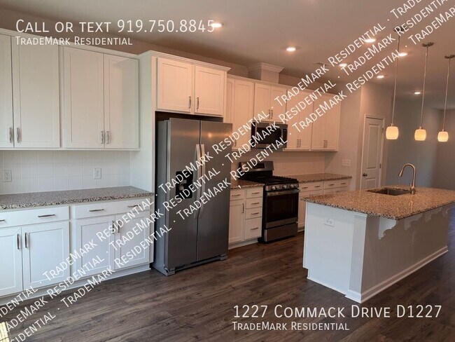 Building Photo - 1227 Commack Dr