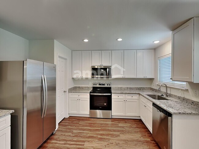 Building Photo - 7919 Oak Pointe