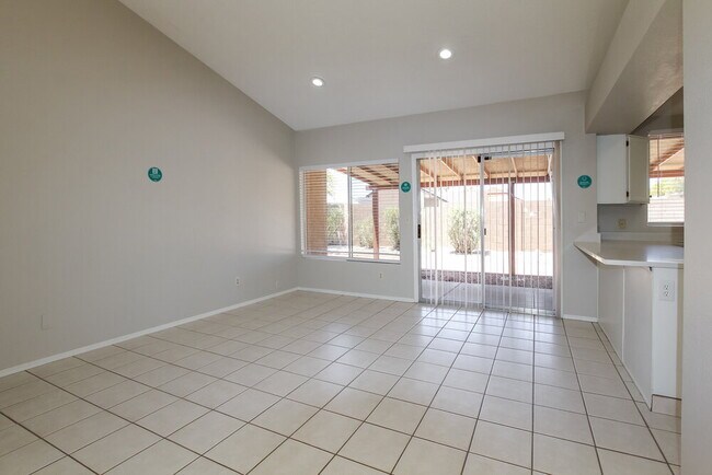 Foto del edificio - 1308 E Topeka Dr