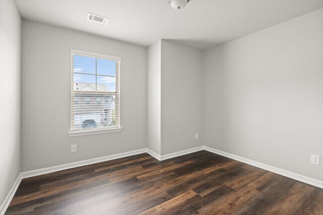 Foto del edificio - 4 Bed 2.5 Bath Single Family Home in Gaine...