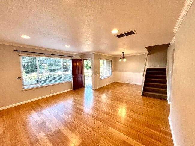 Building Photo - Cozy Danville 3Bed/2.5BA Two Story Townhouse in Beautiful Danville Suburbs! Front Facing Views of...