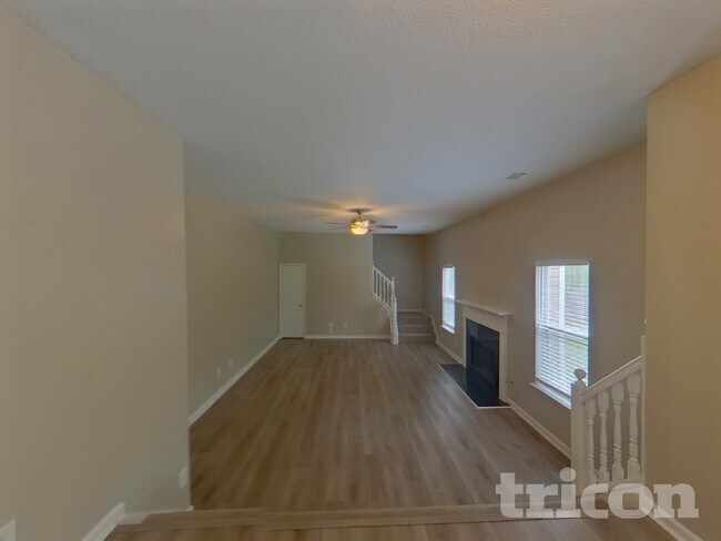 Foto del edificio - 7436 Petal Pl