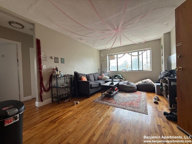 Foto del edificio - 226 Parker Hill Ave