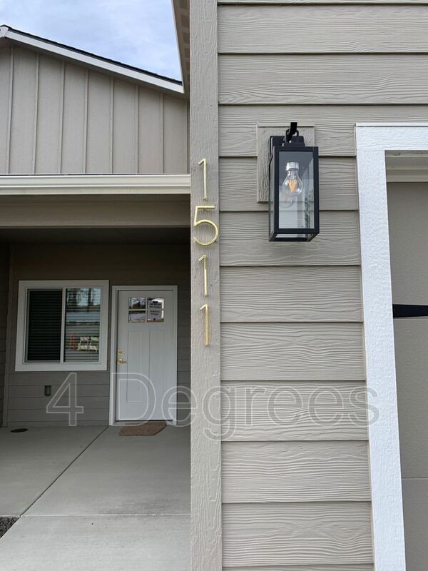 Building Photo - 1511 Metler Ln