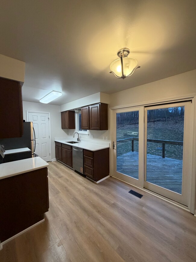 Foto del edificio - 8060 Mountain Vw