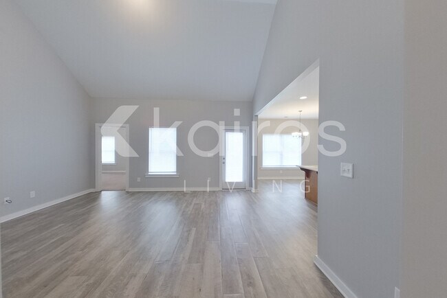 Foto del edificio - 8005 Shadesbrook Dr