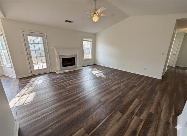 Foto del edificio - 2484 Morning Glory Ln NW