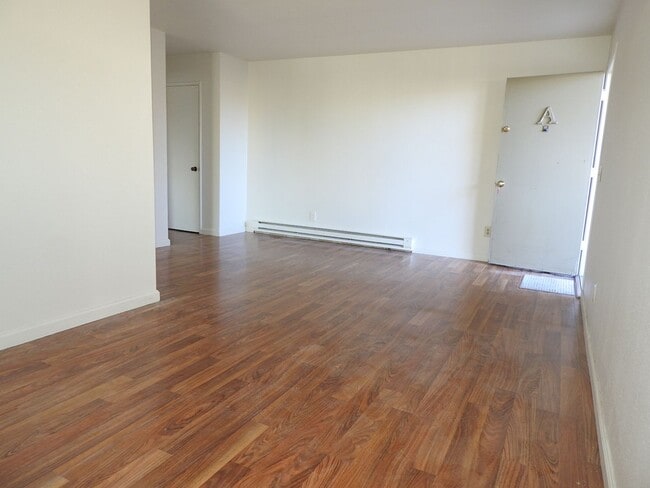 Building Photo - 4481mont