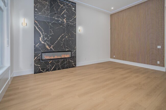 Photo du bâtiment - 16935-1690A 0A Ave