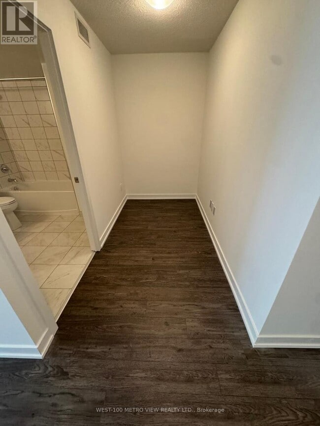 Photo du bâtiment - 1010 Sandy Beach Rd