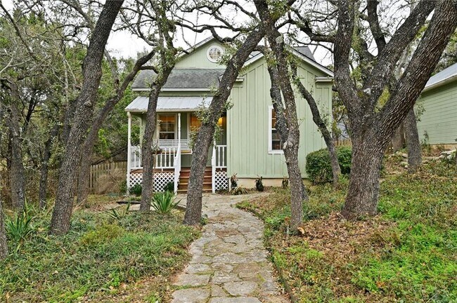 Building Photo - 806 Presa Arriba Rd