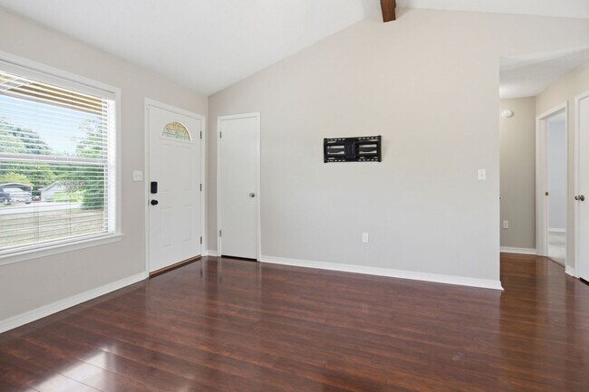 Building Photo - 359 John King Rd