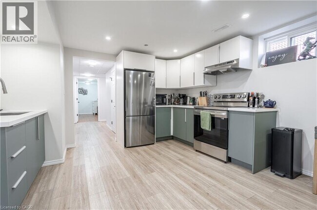 Building Photo - 564 Waterloo St