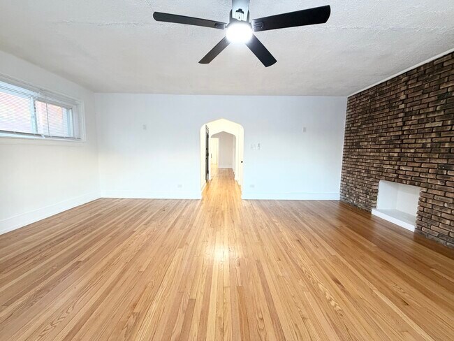 Foto del edificio - 7301 S Constance Ave