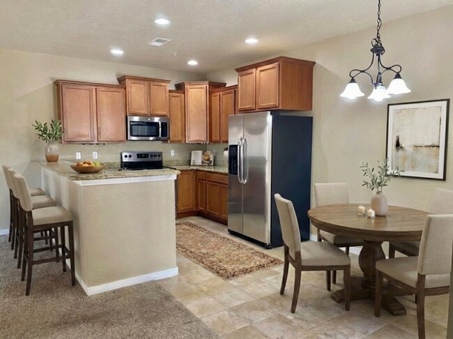 Foto del edificio - Fantastic 2 Bedroom, 2 Bath Ground Level Condo With Detached Garage in Loveland, Colorado