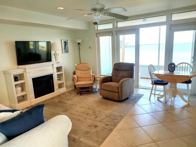Building Photo - 1201 Bayshore Dr