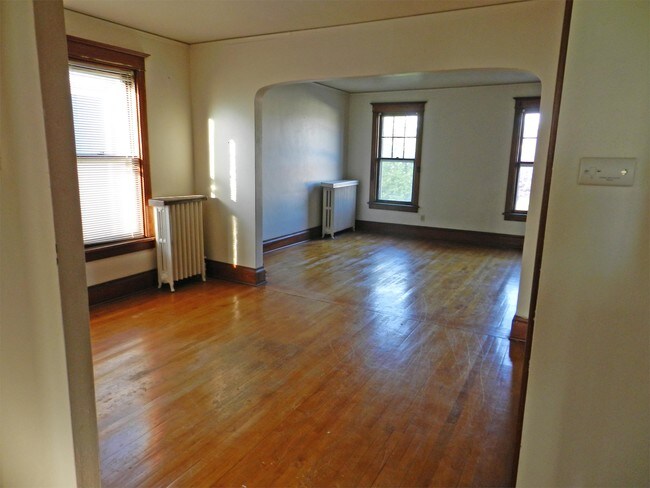 Building Photo - 1609-1611 Hammond Ave (M) - 2