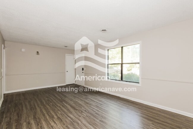 Building Photo - 105 Fallsbury Rd