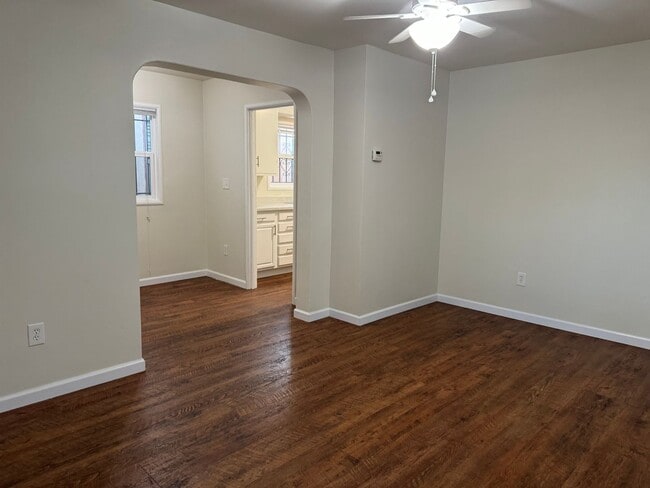 2 Bed 1 Bath House in Oakland - 2 Bed 1 Bath House in Oakland