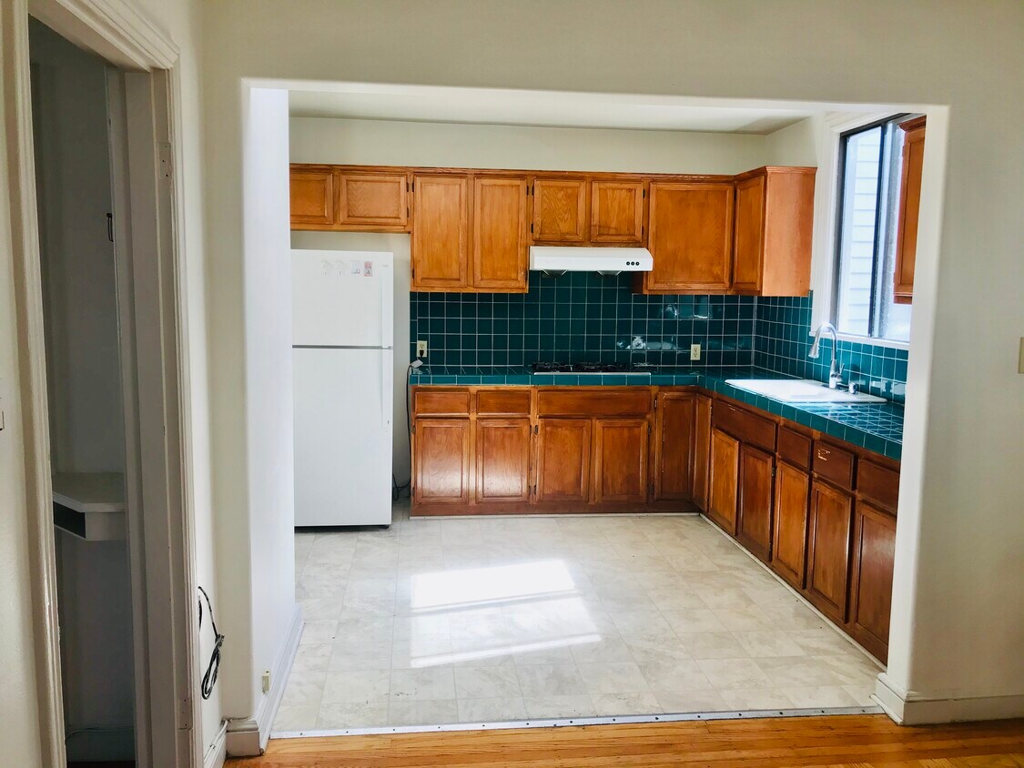 Kitchen - 115 Hale St