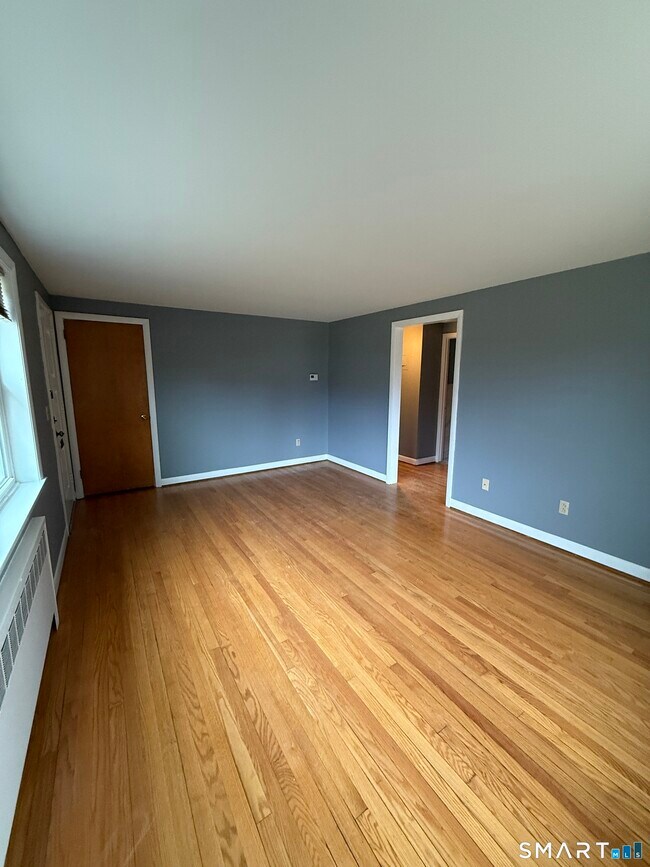 Foto del edificio - 21-27 Hartford Ave