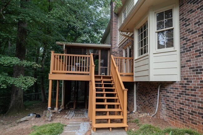 Foto del edificio - 2858 Livsey Dr