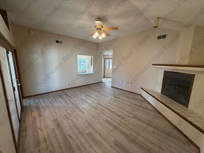 Foto del edificio - Cute 3 Bed 2 Bath 2 Car Garage home