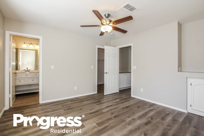 Building Photo - 3552 E Le Marche Ave