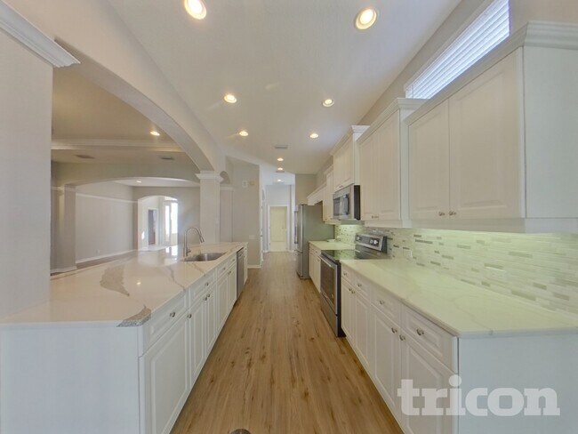 Building Photo - 9614 Greenpointe Dr