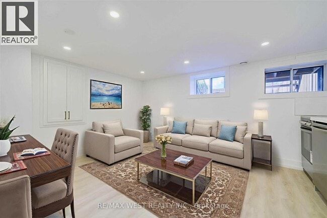 Building Photo - 129 Curzon St