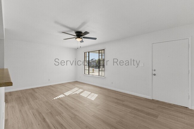 Building Photo - 3628 W Altadena Ave