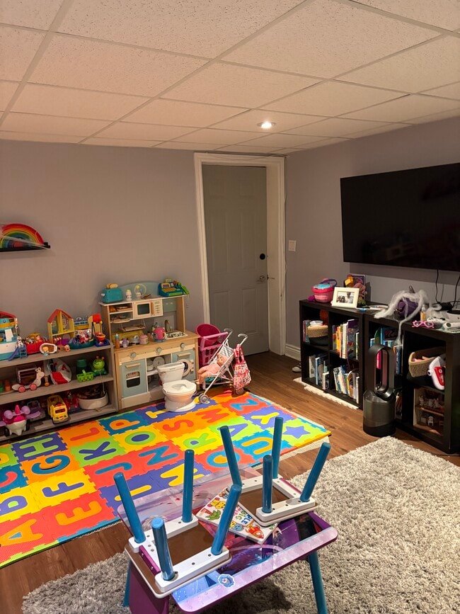 Photo du bâtiment - 287 Kingswood Rd