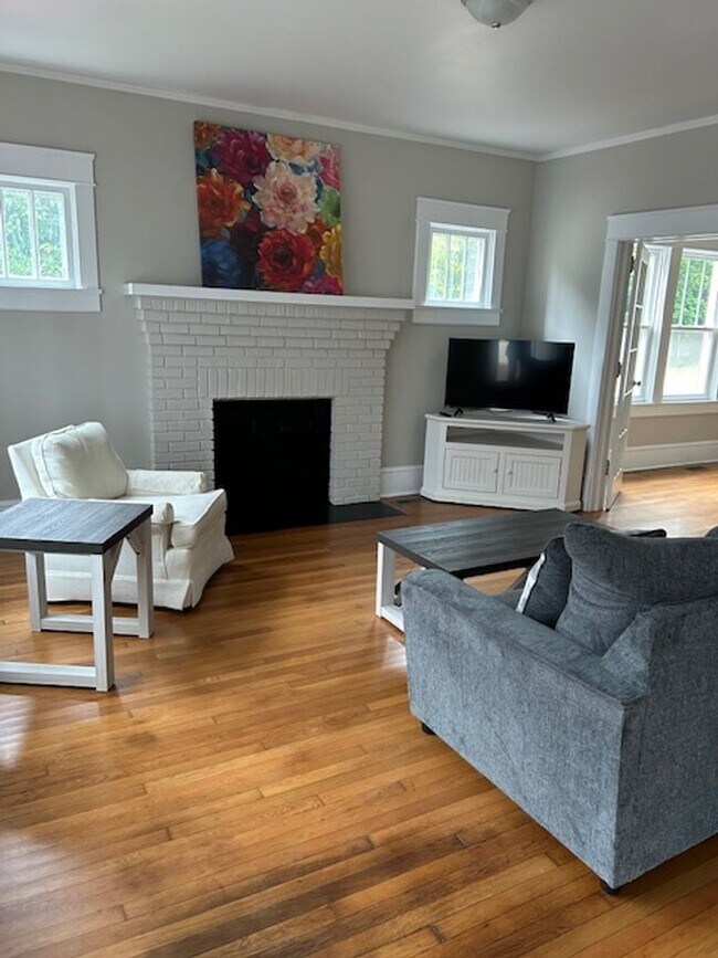 Foto del edificio - SHORT TERM, FULLY FURNISHED, CORPORATE UNIT