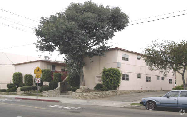 Primary Photo - Signal Hill Apartments