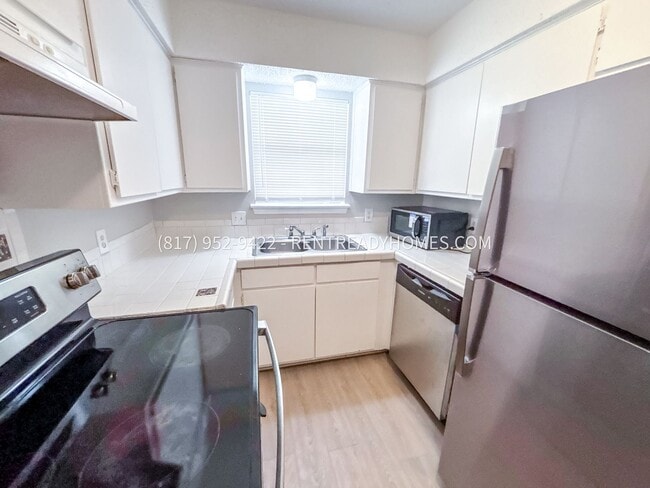 Building Photo - 3409 Republic Dr