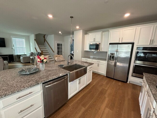 Building Photo - Beautiful 5 Bedroom Home in Cabin Branch!