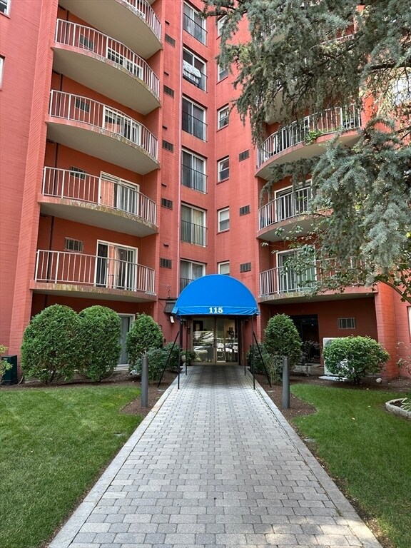 Foto principal - 115 W Squantum St