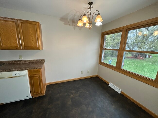 Building Photo - 2025 16th St