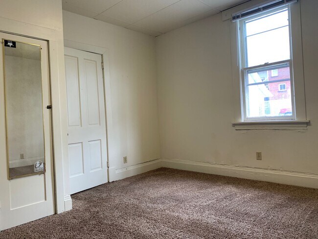 Foto del edificio - 2 Bedroom House in South Park/Greenmont - Available 08/24/2026