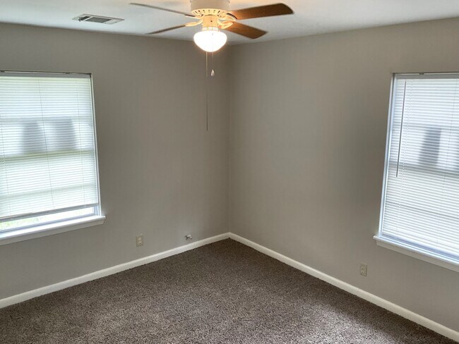 Foto del edificio - 7249 Rhobell St