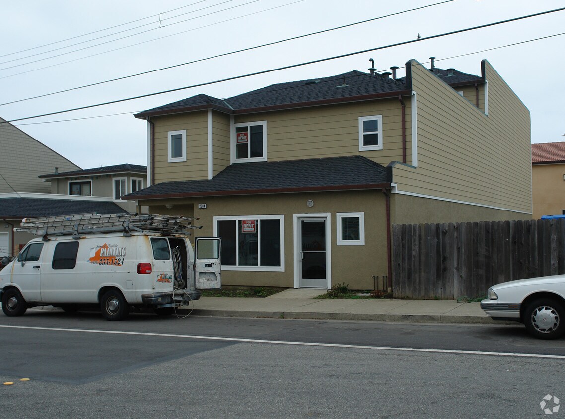 Building Photo - 2304 Palmetto Ave