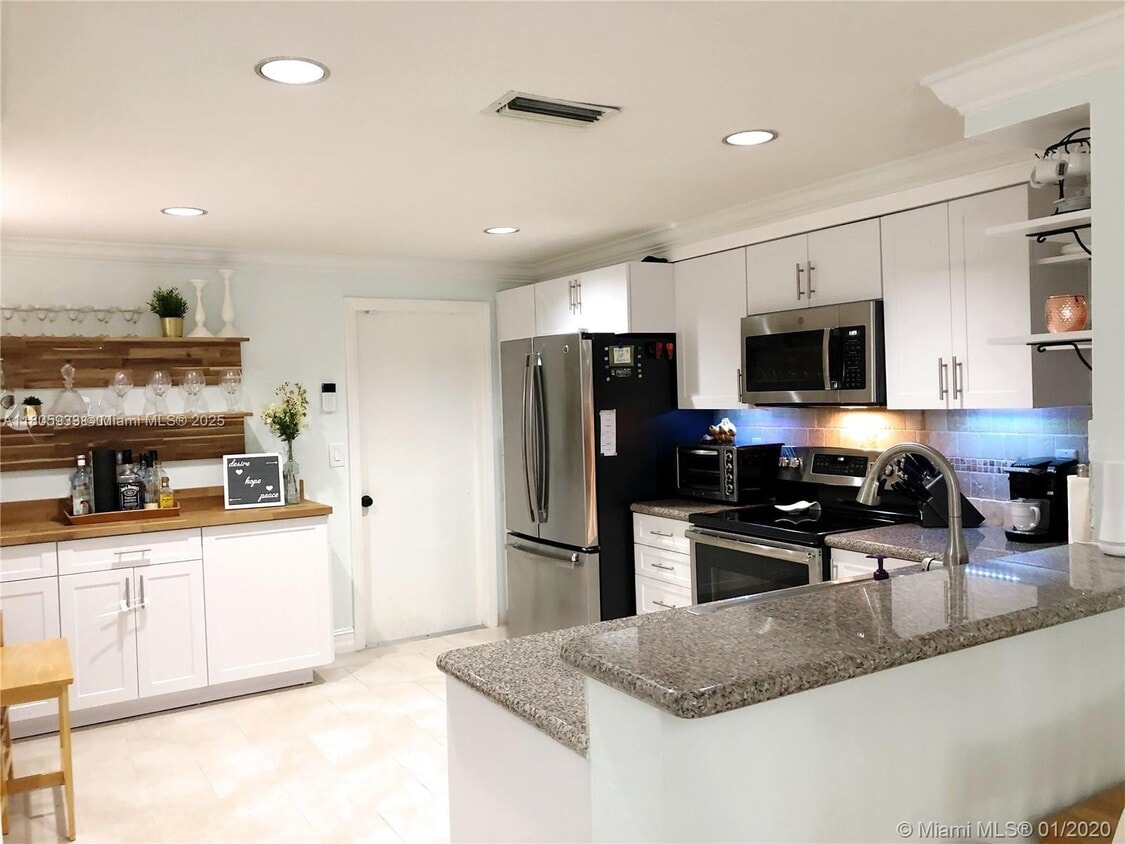 Primary Photo - 1372 Veracruz Ln