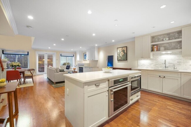 Building Photo - 38 Upton St