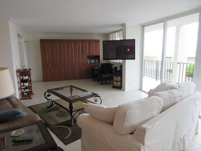 Building Photo - 300  Beach Road 205